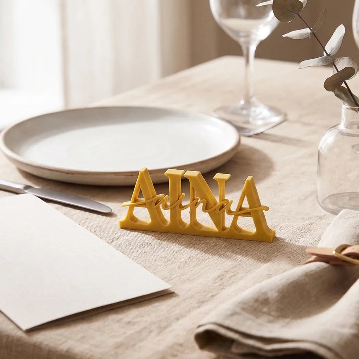 Marcasitios de boda personalizado con nombre y firma caligráfica