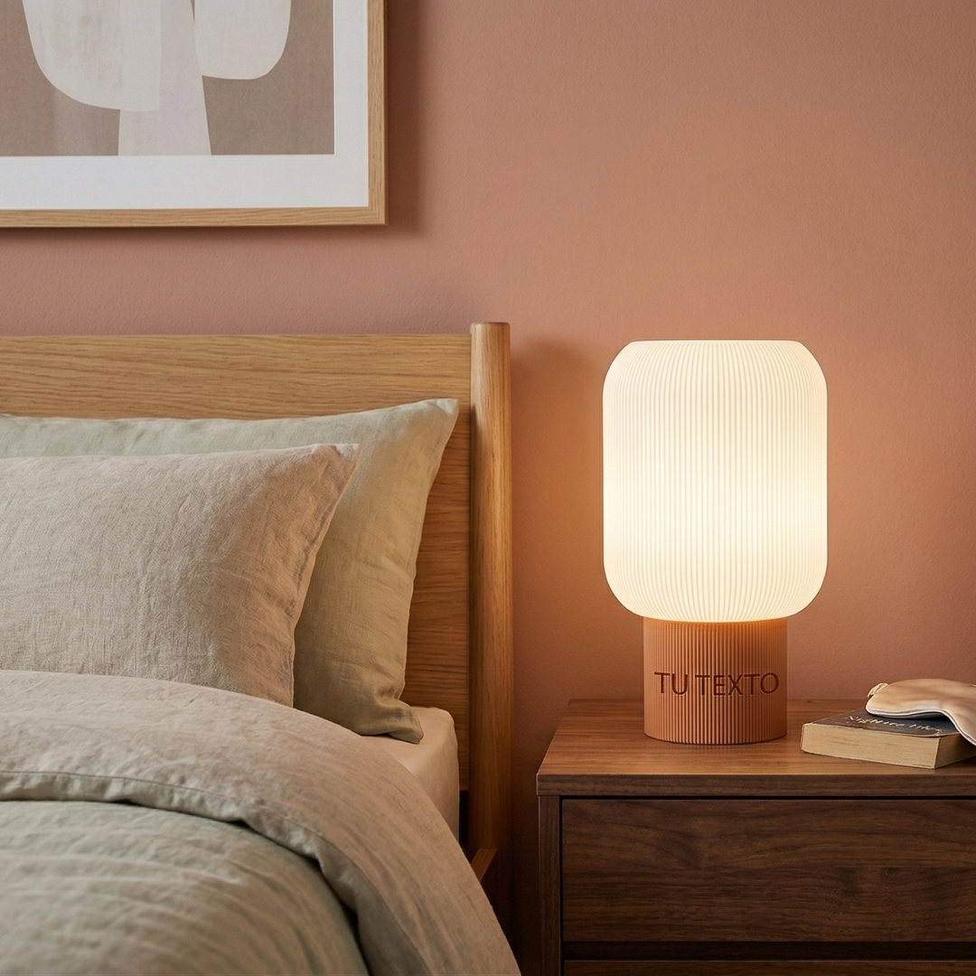 Ideal lampara personalizada con nombre para mesita de noche. Dale a tu habitación la luz cálida que se merece