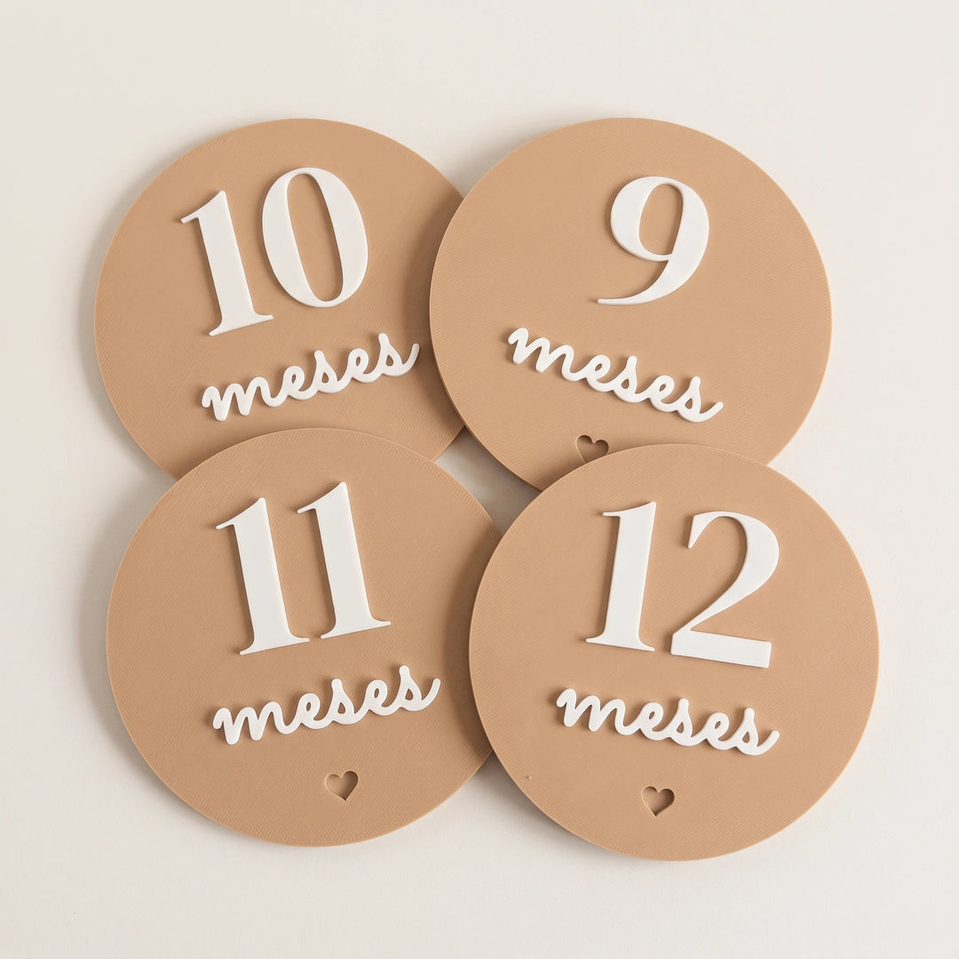 Tarjetas meses bebé personalizadas con números en relieve