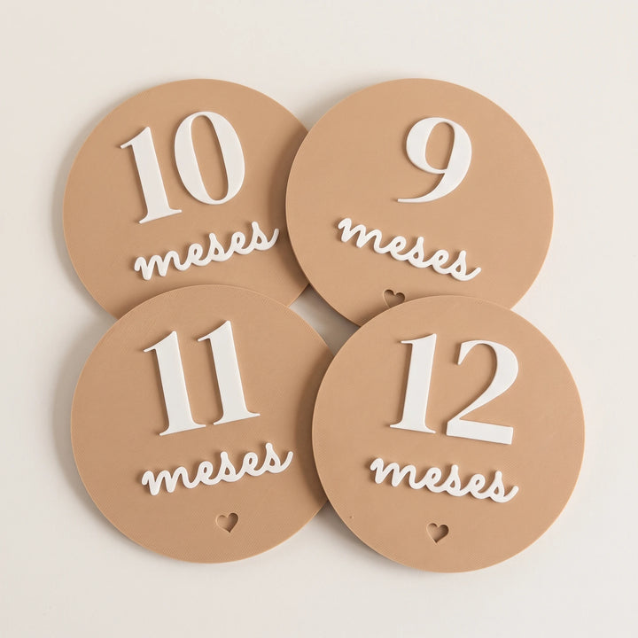 Tarjetas meses bebé personalizadas con números en relieve