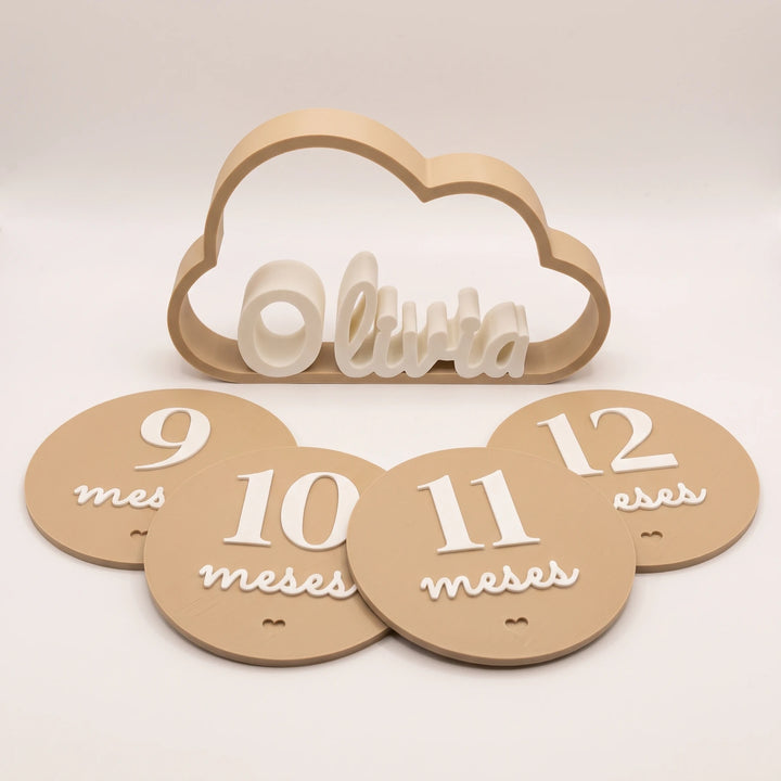 Nube decorativa con nombre personalizado para habitación de bebé