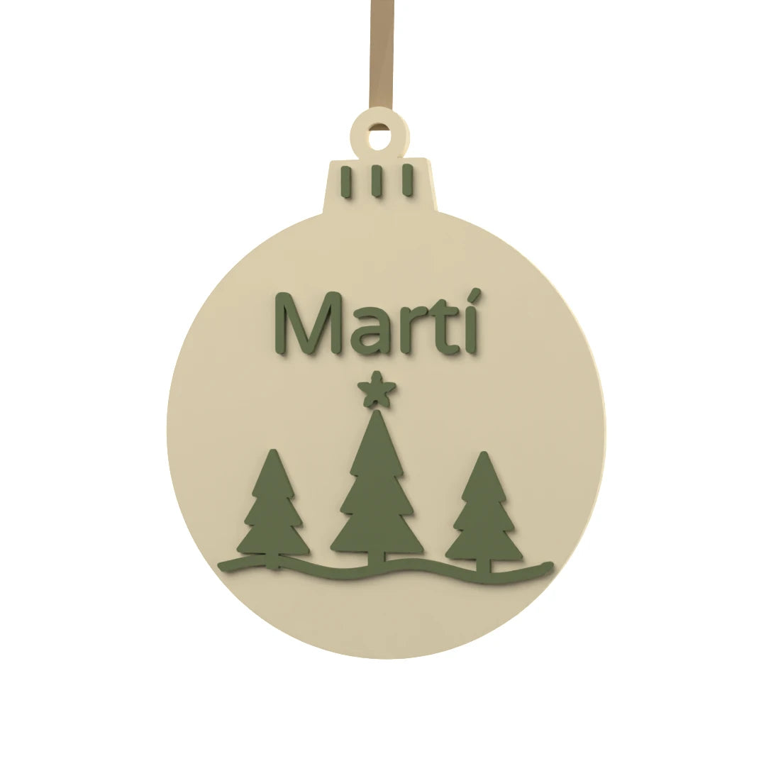 Bola de Navidad Abeto personalizada con tres abetos, estrella y nombre en relieve verde oscuro sobre blanco hueso