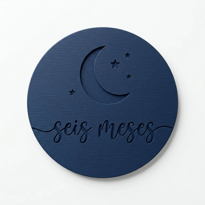 Tarjeta de cumplemés Fases de Luna con el texto seis meses, sobre fondo blanco