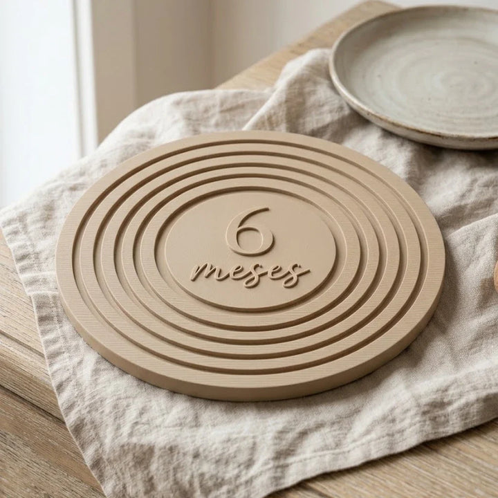 Tarjetas de cumplemes con anillos en relieve y nombre