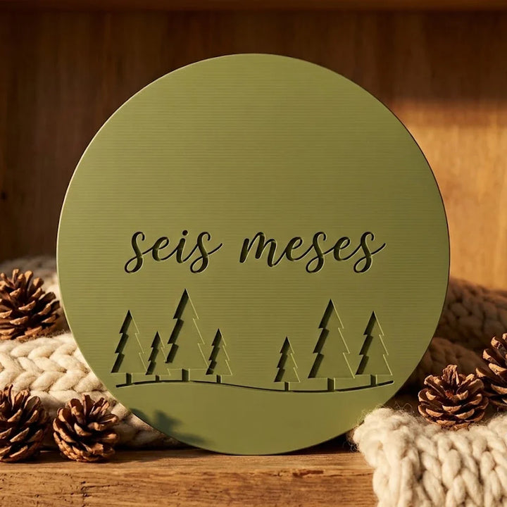 Cumplemés de bebé personalizado con nombre y bosque