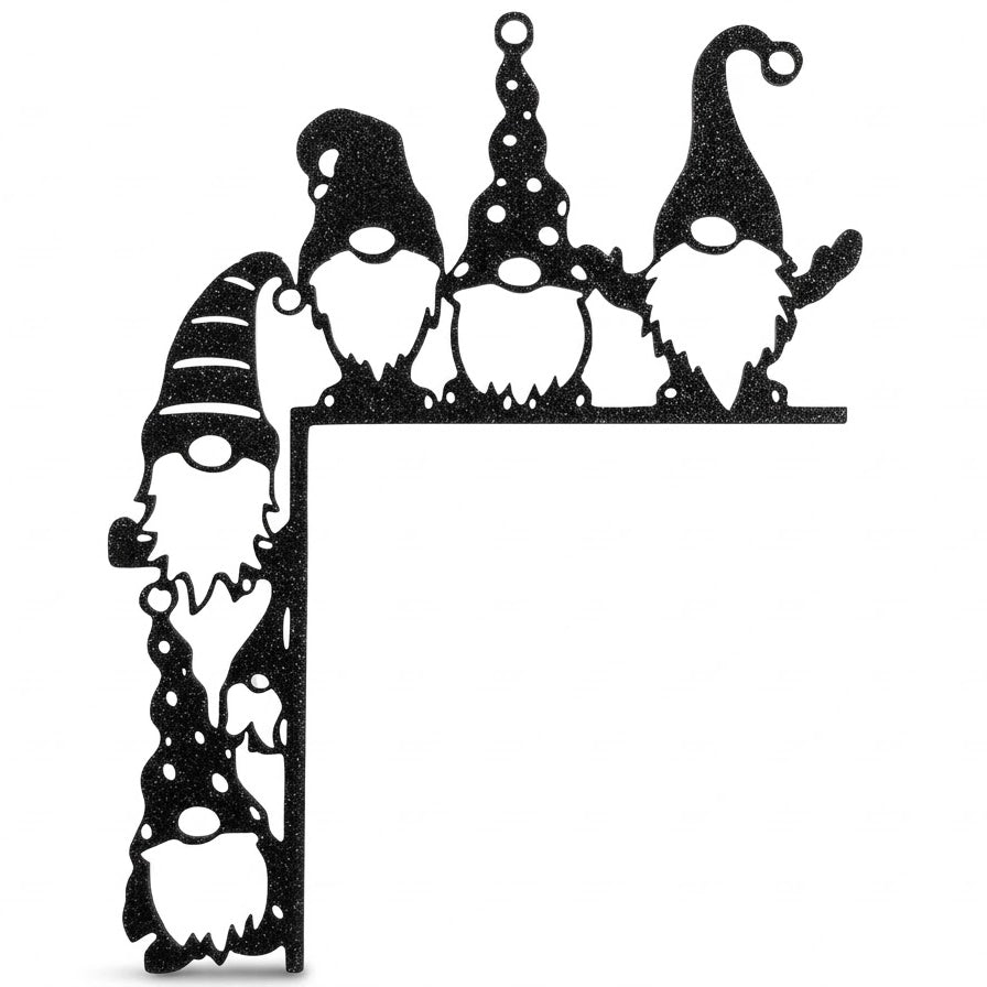 Primer plano de la precisión en las barbas y sombreros de la pieza para decoracion esquina puerta en acabado satinado.