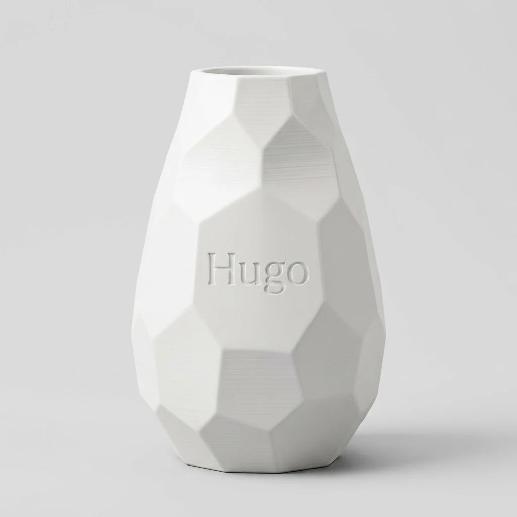 Jarrón Voronoi Faceta con Nombre en color blanco