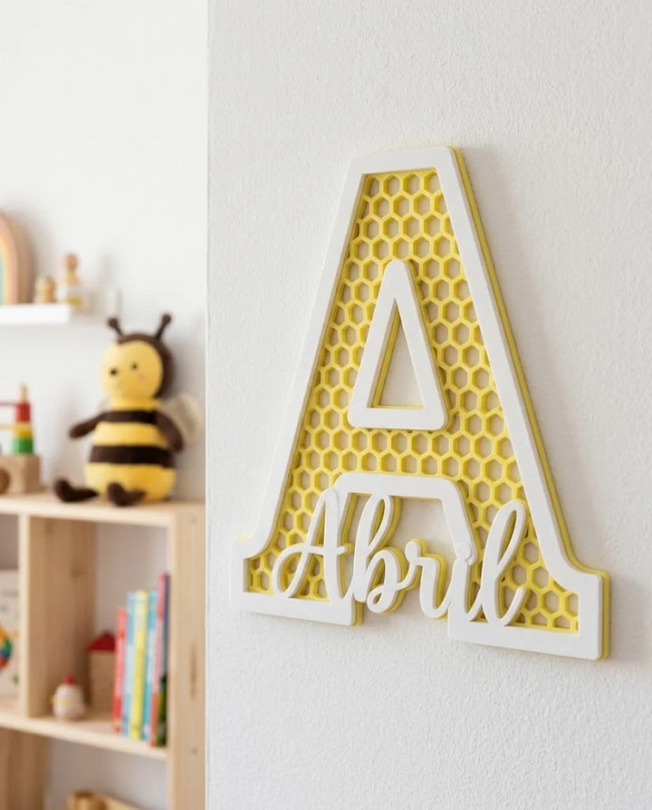 Letra decorativa infantil Marco Panal, bicolor con nombre