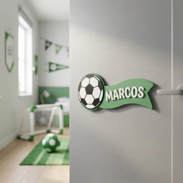 Placa con nombre para puerta infantil Balón con cinta con el nombre Marcos pegada en la puerta de la habitación